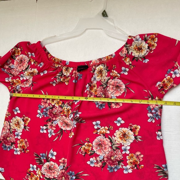 FIRST LOVE FLORAL TOP. HOT PINK FLOWY, BOHO, HAWAIIAN TOP. LIKE NEW! - Picture 9 of 12